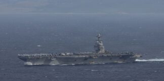 EE.UU. despliega fuerzas cerca de Venezuela: Operación Southern Spear El portaaviones USS Gerald R. Ford, el más grande del mundo, cruza el Estrecho de Gibraltar el 4 de noviembre de 2025 durante un despliegue de la Sexta Flota de Estados Unidos para apoyar operaciones navales y la defensa de aliados en Europa y África. © U.S. Navy / Triniti Lersch