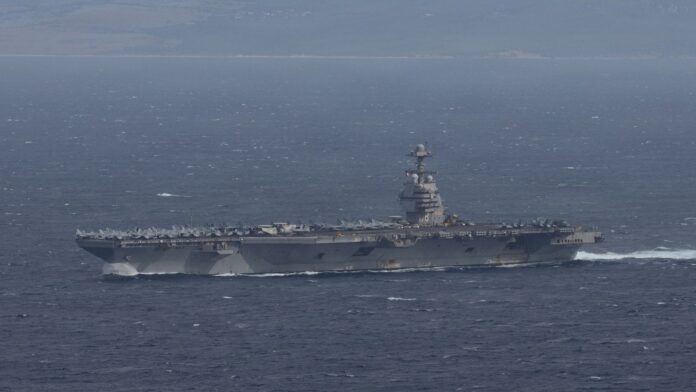 22 GENERAL -3 El portaaviones USS Gerald R. Ford, el más grande del mundo, cruza el Estrecho de Gibraltar el 4 de noviembre de 2025 durante un despliegue de la Sexta Flota de Estados Unidos para apoyar operaciones navales y la defensa de aliados en Europa y África. © U.S. Navy / Triniti Lersch
