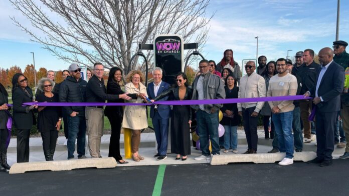 Foto: Inauguración de la nueva estación de carga rápida en Tri-Cities - Cortesía del Departamento de Comercio del estado de Washington Foto: Inauguración de la nueva estación de carga rápida en Tri-Cities - Cortesía del Departamento de Comercio del estado de Washington