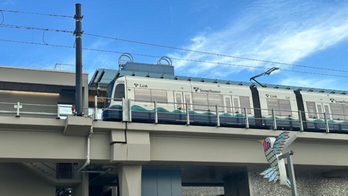 Foto: Tren ligero - ©️Latino Herald