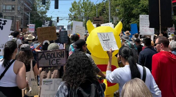 Vuelve No Kings a Seattle: lo que debes saber de la tercera protesta Foto: Protesta No Kings en Seattle el sábado 14 de junio 2025 - ©️ Maia Vazquez