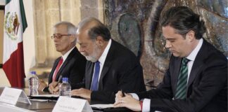 Carlos Slim plantea eliminar las pensiones para promover el trabajo en adultos mayores Foto: Carlos Slim durante la firma de un convenio que permitirá a miles de mexicanos accedan a capacitación a través de nuevas tecnologías - Cortesía del gobierno de México