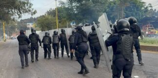 Disturbios en Morelia tras protestas por el asesinato del alcalde de Uruapan Foto: Autoridades dispersando una manifestación en Michoacán - Cortesía del gobierno de Michoacán