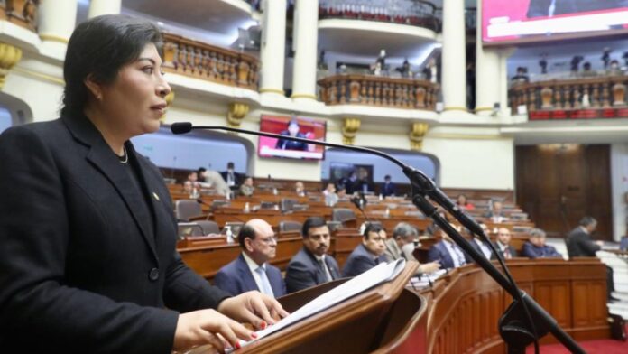 Foto: Betssy Chávez durante una sesión del congreso peruano - Cortesía del congreso de Perú