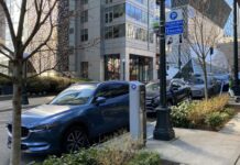 Multas de estacionamiento en Seattle caen un 31% y reducen los ingresos municipales Foto: Vehículos estacionados en el centro de Seattle - Cortesía del SDOT