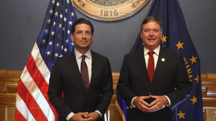 Foto: Capture del video donde el fiscal general Todd Rokita, junto a Chad Wolf, durante la presentación pública de la demanda contra el IPS - Cortesía de la oficina del fiscal general de Indiana Foto: Capture del video donde el fiscal general Todd Rokita, junto a Chad Wolf, durante la presentación pública de la demanda contra el IPS - Cortesía de la oficina del fiscal general de Indiana