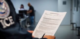 ICE plantea gastar 180 millones en cazarrecompensas para atrapar inmigrantes