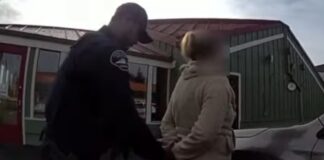 Mujer del condado Pierce arrestada por varios DUIs en menos de un mes Foto: Momento de uno de los arrestos de la sospechosa - Cortesía de la oficina del sheriff del condado de Pierce