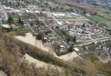 Último día para completar el formulario de evaluación inicial de daños por inundaciones en el condado de Skagit Fotto aerea de zonas afectadas por inundaciones en el condado Skagit del estado de Washington