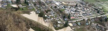 Fotto aerea de zonas afectadas por inundaciones en el condado Skagit del estado de Washington