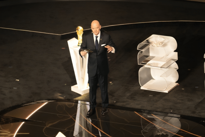 Foto: Gianni Infantino presidente de la FIFA durante el sorteo de la Copa Mundial 2026 - por José Félix Scaramazza ©Latino Herald Foto: Gianni Infantino presidente de la FIFA durante el sorteo de la Copa Mundial 2026 - por José Félix Scaramazza ©Latino Herald