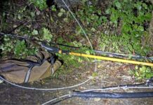 Sospechoso de robo de cables en el condado de Kitsap es detenido por agentes del sheriff Foto: Herramienta para cortar cables, junto un cable cortado - Cortesía de la oficina del sheriff del condado de Kitsap