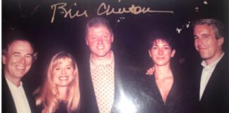 Portavoz de Bill Clinton pide que se publiquen los archivos de Epstein que mencionan al expresidente Fotografía sin fecha del acervo de Jeffrey Epstein: Bill Clinton (centro), Ghislane Maxwell (centro derecha) y Epstein (extremo derecho), con dos personas no identificadas. Publicada el 12 de diciembre de 2025 por el Comité de Supervisión de la Cámara de Representantes como parte de los archivos de Jeffrey Epstein. - Cortesía de los Demócratas del Comité de Supervisión de la Cámara de Representantes