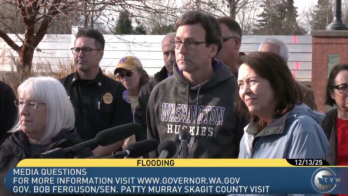 Foto: De izquierda a derecha: Senadora Patty Murray, gobernador Bob Ferguson y la senadora Maria Cantwell - Cortesía de TVW