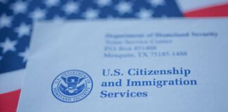 Administración Trump analiza despojar de la ciudadanía a más ciudadanos naturalizados