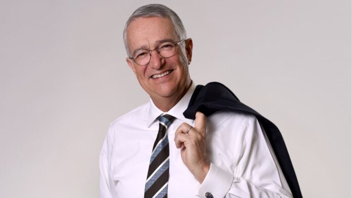 Foto: Ricardo Salinas Pliego — imagen por JGTorresH, CC BY-SA 4.0 vía Wikimedia Commons