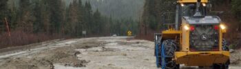 Foto: Maquinaria trabajando un tramo de US 2- Cortesía del WSDOT