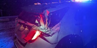 Violento fin de semana en carreteras de WA deja dos oficiales heridos y una agente muerta Foto: Estado de una patrulla luego de un accidente don un agente resulto herido, el 19 de diciembre - Cortesía de WSP