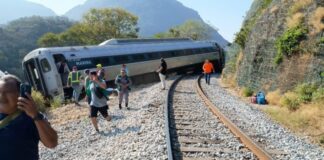 Descarrilamiento del Tren Interoceánico en Oaxaca dejó 13 fallecidos y casi 100 heridos Foto: Uno de los vagones del Tren Interoceánico que se descarrilo en Oaxaca - Cortesía de Secretaría de Marina
