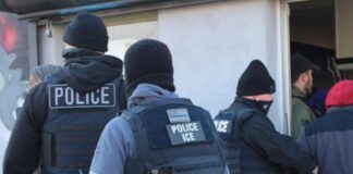 Proyecto de ley en WA limita el uso de máscaras en operativos policiales Foto: El Servicio de Inmigración y Control de Aduanas llevó a cabo una operación de control de inmigración en un lavadero de autos de Filadelfia y arrestó a siete inmigrantes indocumentados - Cortesía de ICE