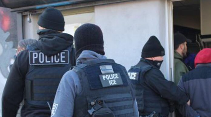 Iglesias y organizaciones responden ante el aumento de actividad de ICE en Washington Foto: El Servicio de Inmigración y Control de Aduanas llevó a cabo una operación de control de inmigración en un lavadero de autos de Filadelfia y arrestó a siete inmigrantes indocumentados - Cortesía de ICE