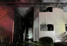 Una mujer murió durante un incendio en complejo de apartamentos en Lynnwood Foto: Vivienda afectada por el incendio que dejó como saldo a una mujer fallecida y a 20 personas desplazadas - Cortesía de South County Fire