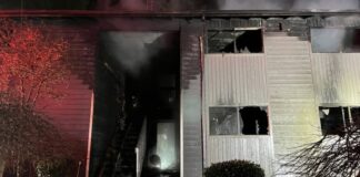 Una mujer murió durante un incendio en complejo de apartamentos en Lynnwood Foto: Vivienda afectada por el incendio que dejó como saldo a una mujer fallecida y a 20 personas desplazadas - Cortesía de South County Fire
