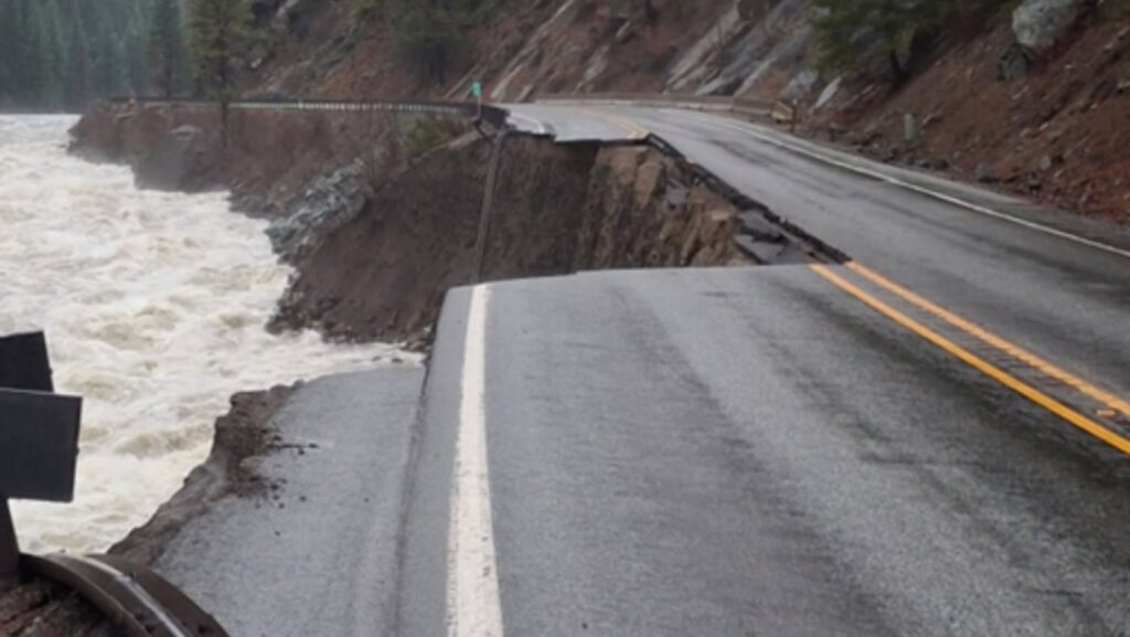 Foto: Tramos de la autopista 2 afectados por los daños causados por los eventos climáticos ocurridos en el estado de Washington - Cortesía del WSDOT