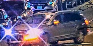 Hombre con órdenes de arresto por cientos de miles de dólares detenido en un SUV robado Foto: El Centro de Delitos en Tiempo Real de SPD captura una imagen en video de una camioneta Audi robada en el vecindario de Belltown - Cortesía del Seattle PD