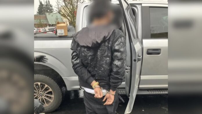 Foto: Sospechoso detenido por las autoridades - Cortesía del departamento de policía de Edmonds Foto: Sospechoso detenido por las autoridades - Cortesía del departamento de policía de Edmonds