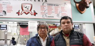 Los Gavilanes inicia servicio de entregas a domicilio para apoyar a la comunidad de Everett Felipe Hernández y Manuel (Tony) Hernandez. Dueños del la tienda Los Gavilanes en Everett. © 2026 Latino Herald. Todos los derechos reservados.