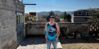 Detención migratoria separa a familia en Washington y obliga a replantear su futuro Rodrigo Hernández Romero de pie en la casa de sus padres en México tras ser deportado desde Estados Unidos.