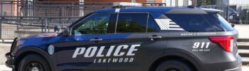 Foto: Patrulla de Lakewood en un recinto policial - Cortesía de la ciudad de Lakewood