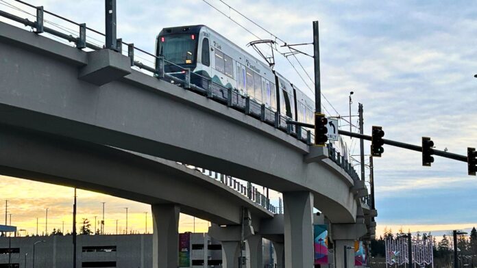 Tren ligero estación de Lynnwood, WA ©️ Latino Herald