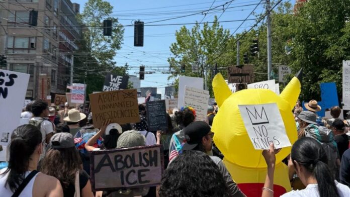 Protesta No Kings en Seattle el sábado 14 de Junio 2025. Foto Maia Vazquez.