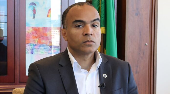 Fiscal de WA pide una nueva revisión judicial de los mapas legislativos del estado Nick Brown - Fiscal general del estado de Washington - Latino Herald