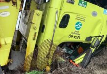 Camionero se estrella en la autopista 90; arrestado por presunto DUI Foto: Estado del vehículo del WSDOT luego de ser impactado por el camión – Cortesía del Departamento de Transporte de WA