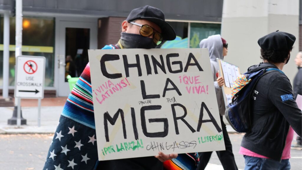Marcha “No Kings/Anti-ICE en el centro de Seattle en octubre del 2025 - @Latino Herald