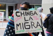 Empleados de tecnológicas exigen frenar redadas de ICE Marcha “No Kings/Anti-ICE en el centro de Seattle en octubre del 2025 - @Latino Herald