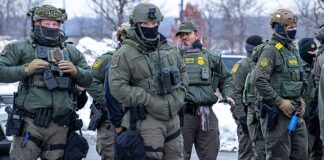 El Super Bowl LX en California estará “libre de ICE” según la NFL Agentes federales participan en un operativo en St. Paul, Minnesota, en enero de 2026. La presencia de unidades tácticas se intensificó en la zona. Fotografía tomada por Colton, de Blue G Productions.