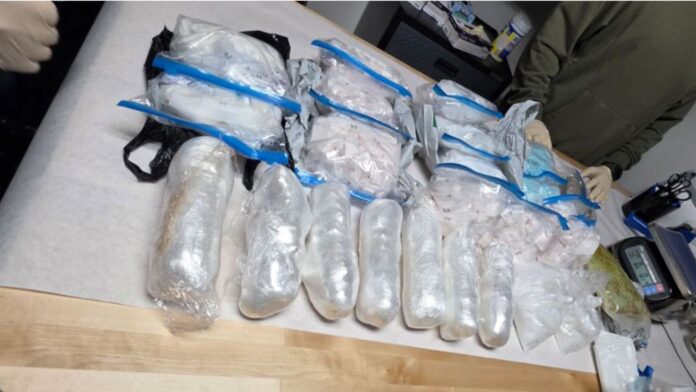 Foto: Narcóticos incautadas durante un operativo antidrogas de Lynnwood – Cortesía de la Oficina del Sheriff del Condado Snohomish