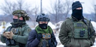 En Spokane la Patrulla Fronteriza arrestó a una niña de 10 años y a su padre Agentes de ICE dispersan una protesta frente al edificio Bishop Henry Whipple, sede de las cortes migratorias, en St. Paul, Minnesota, en enero de 2026 - Imagen capturada por Colton de Blue G Productions.