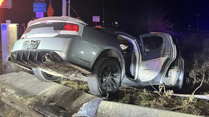 Foto: Estado del vehículo luego de sufrir un accidente mientras huía de las autoridades – Cortesía del sheriff del condado de Thurston Derek Sanders