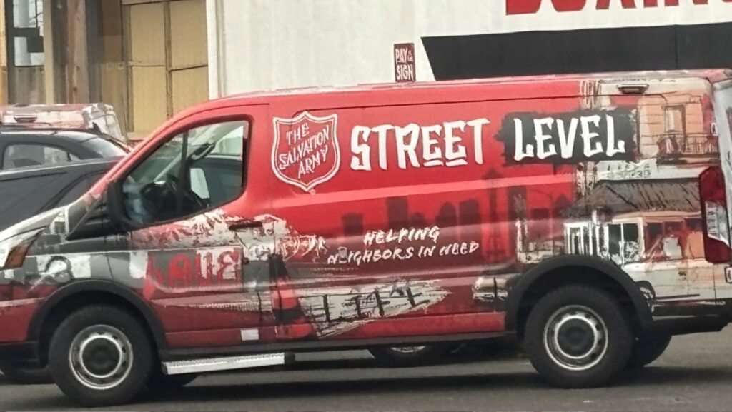 Foto: Vehículo del personal del ejército de salvación que participo en el desalojo – Cortesía de Oficina del Sheriff del Condado de King 