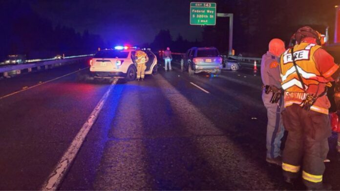 Foto: Agentes y personal de emergencia en el sitio del siniestro – Cortesía del agente Rick Johnson del WSP