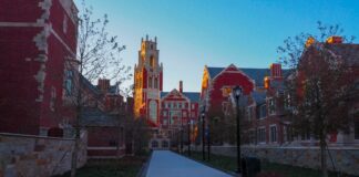 Yale ampliará la matrícula gratuita para miles de familias Vista de la Universidad de Yale, New Haven, Connecticut, Estados Unidos