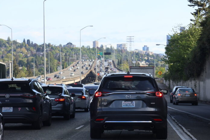Las obras de mantenimiento en el puente Ship Canal de Seattle van a mantener los carriles Express abiertos solamente en dirección norte por los próximos 6 meses - @Latino Herald