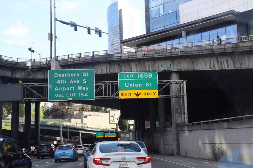 Los embotellamientos en la autopista Interestatal 5 se extienden hasta el centro de Seattle