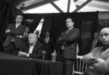 Estados Unidos ataca Venezuela Foto cortesía de la Casa Blanca. Tomada el sábado 3 de enero de 2026, durante la **Operación Resolución Absoluta**, en la que fueron sacados de su ubicación Nicolás Maduro y su esposa, Cilia Flores.