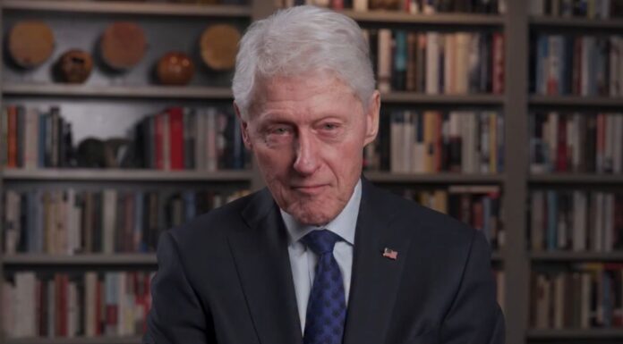 Bill Clinton rechaza haber actuado mal en testimonio sobre Epstein Presidente Bill Clinton. Captura de pantalla del video que publicó en redes luego de su deposición sobre el caso de los archivos de Epstein